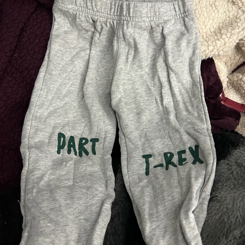 I’m selling sweatpants
